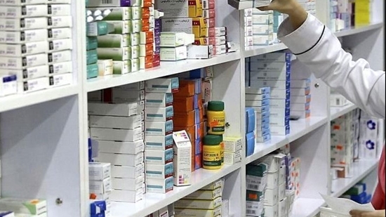 تامین و توزیع سهمیه‌های تخصیصی داروهای سل و ایدز مورد نیاز مراکز بیماری‌های رفتاری بیمارستان امام و شبکه‌های بهداشت و درمان  