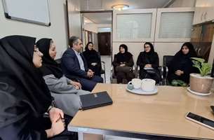 بازدید سرپرست گروه جوانی جمعیت و سلامت خانواده به همراه رئیس گروه کودکان و نوزادان و کارشناس نوزادان ستاد معاونت بهداشت از واحد سلامت خانواده ستاد مرکز بهداشت جنوب