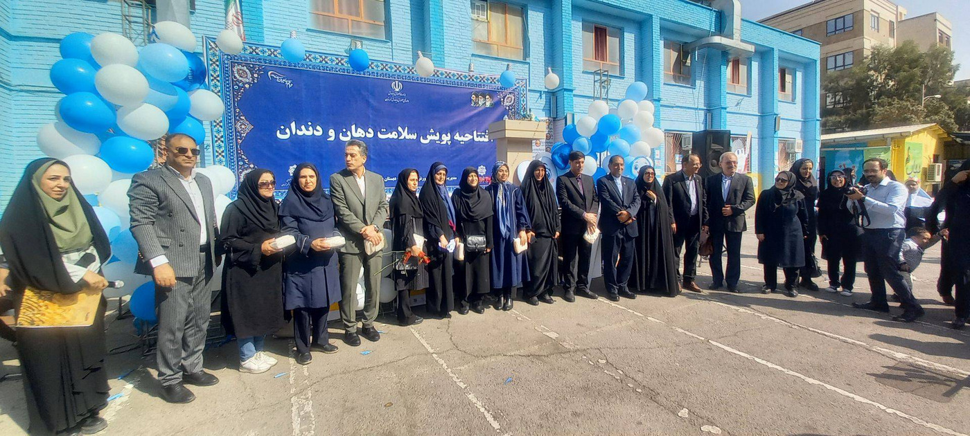 برگزاری مراسم افتتاحیه هفته پویش ملی سلامت دهان و دندان در مدرسه دخترانه حافظ